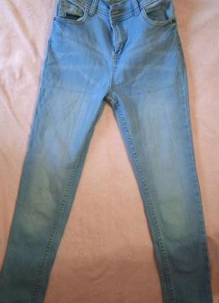 Джинсы на 8-10 лет.