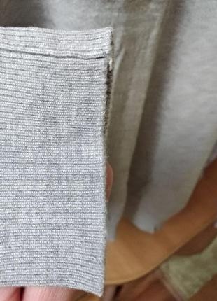 Серенький тоненький мужской свитерок на весну .4 фото