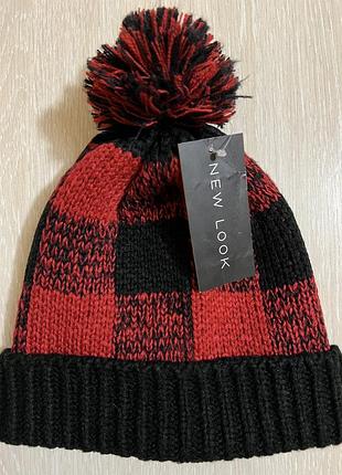 Дуже красива та стильна в'язана шапка.