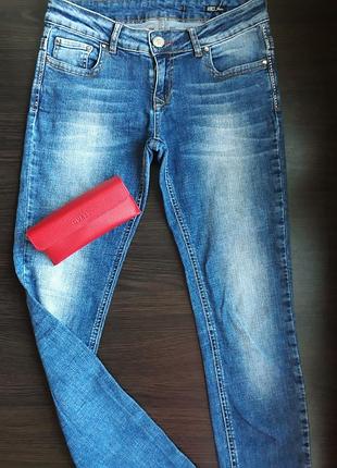 Джинсы