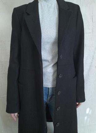 Прямое пальто черного цвета из шерсти1 фото