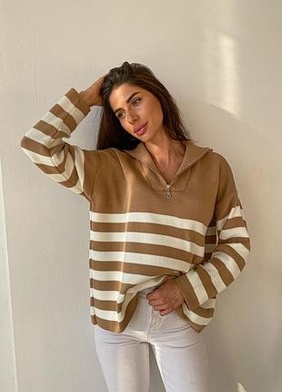 Оверсайз свитер в полоску с горловиной на молнии