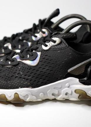 Стильные кроссовки