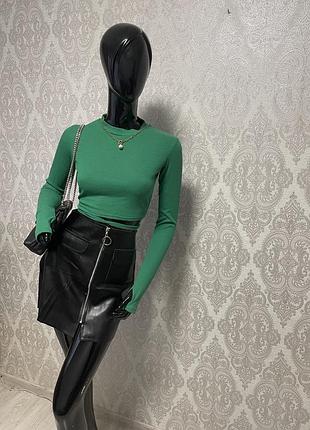 Юбка на запах кожаная черная на замочке