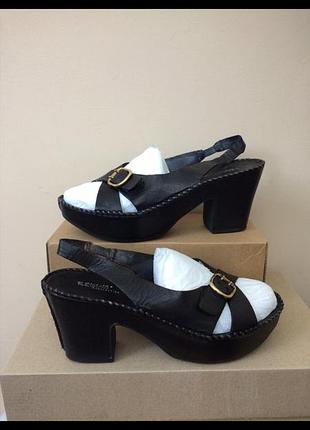 Кожаные босоножки сандалии