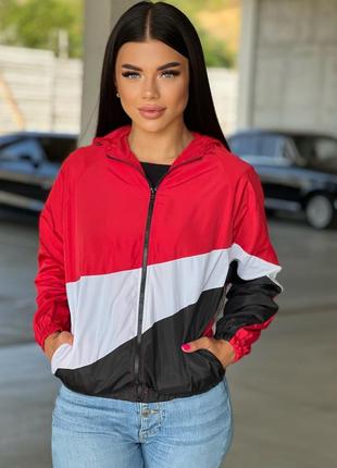 Женская ветровка черная белая красная куртка весенняя с капюшоном7 фото