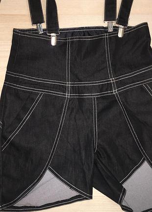 Необычные шорты с завышенной талией