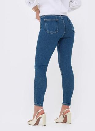 Стрейчові сині джинси-скінні зі стандартною посадкою