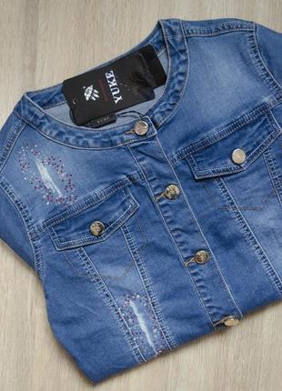 Фирменная оригинальная джинсовая курточка оригинального дизайна на пуговицах
