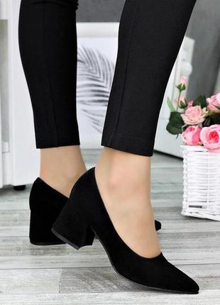 Черные женские туфли лодочки из натуральной замши на широком каблуке2 фото