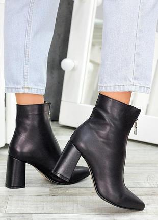 Черные демисезонные ботильоны женские ботинки кожаные на высоком каблуке молния спереди ванесса5 фото