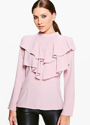 Блуза черного цвета с рюшками от boohoo