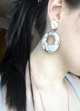 Сережки бежеві нюд пітон змія зміїний принт 2019 тренд круглі великі шкіряні snake4 фото