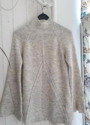 Стильные свитер с рукавами клёш