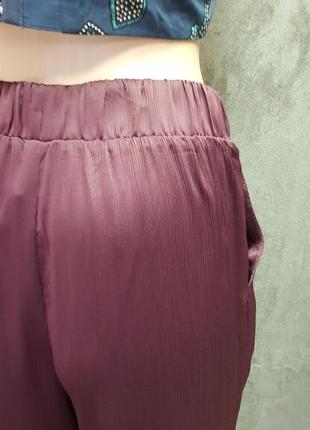 Сатиновые длинные бордовые широкие брюки на резинке4 фото