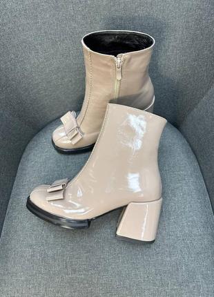 Бежеві лаковані ботильйони tiffani натуральна шкіра лак зима демісезон