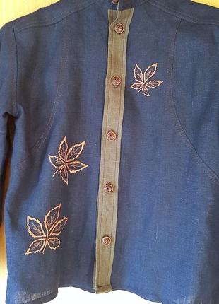 Красивая льняная синяя рубашка с вышивкой