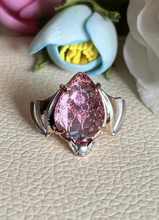 Готическое кольцо с витражами летучая мышь и розовым кристаллом1 фото
