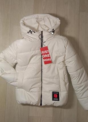 Деми куртка для девочки с капюшоном