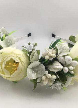 Віночок на голову з квітами півонії білий