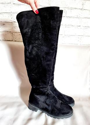 Високі зимні чоботи