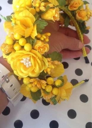 Віночок на голову ручної роботи з жовтих квітів7 фото