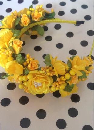 Віночок на голову ручної роботи з жовтих квітів10 фото