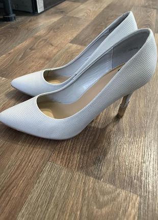 Сірі туфлі new look 37