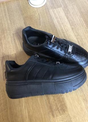 Кроссовки кеды