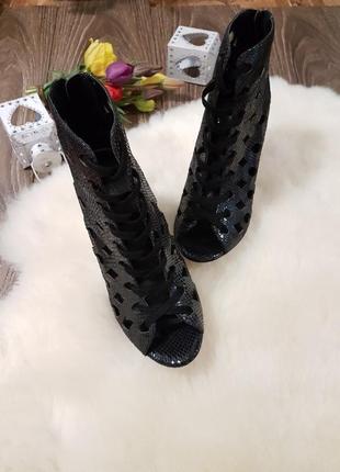 Нові, нереальні босоніжки під зміїну шкіру!