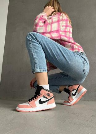 Кросівки жіночі nike air jordan 1 mid pink