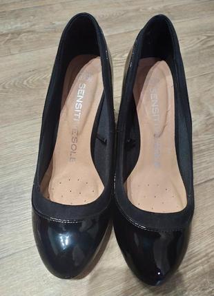 Лакові туфлі f&f