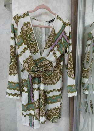 Плетеное платье прямого кроя с цепным принтом4 фото