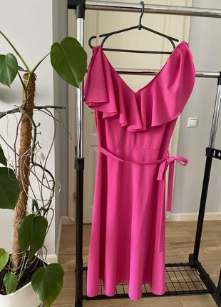 Яскрава сукня