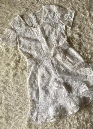Міні плаття на запах ажурне мереживна сукня з поясом з рюшами з вишивкою