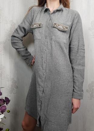 Плаття-сорочка з кишеньками.