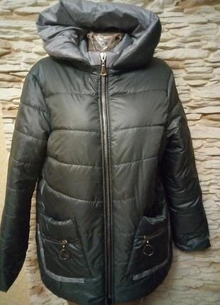 Курточка легенька гарно сідає на фігурі розмір 54,58