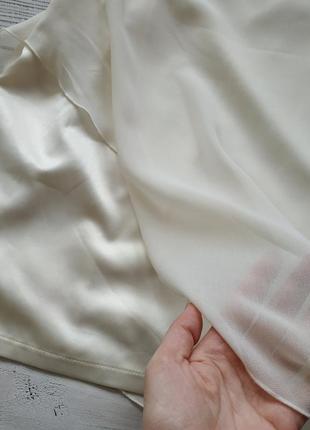 Коктельное вечернее платье украшено камушками