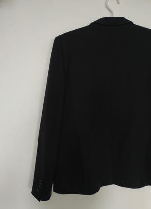 Брендовый черный пиджак с натуральным кожаным воротником4 фото