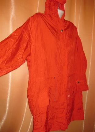 Червона легка куртка вітровка приталена плащ дощовик з капюшоном belmonte км1586 з карманами2 фото