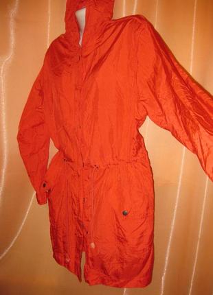 Червона легка куртка вітровка приталена плащ дощовик з капюшоном belmonte км1586 з карманами5 фото