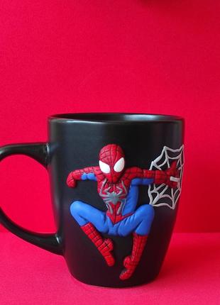 Чашка з декором. людина - паук.  в наявності!! ручна робота
