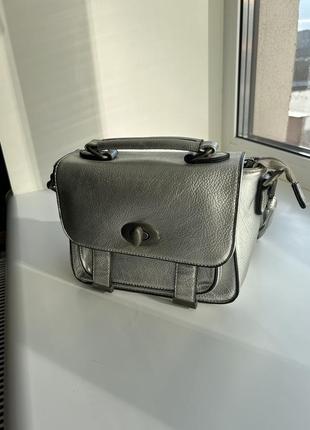 Маленькая женская сумочка в цвете металлик