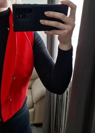 Червоний желет