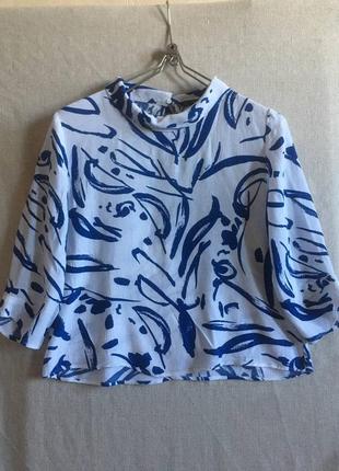 Свободная удобная белая блуза в абстрактный принт