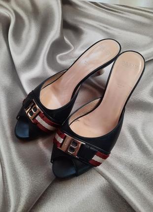 Шикарные брендовые шлепки-мюли