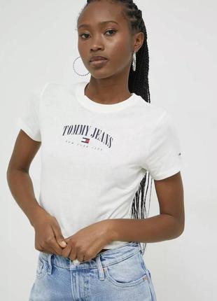 Продам футболку женской tommy jeans.