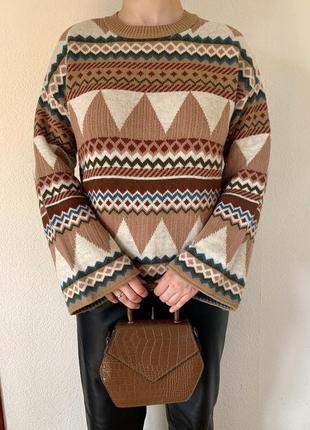 Стильный свитер в этностиле