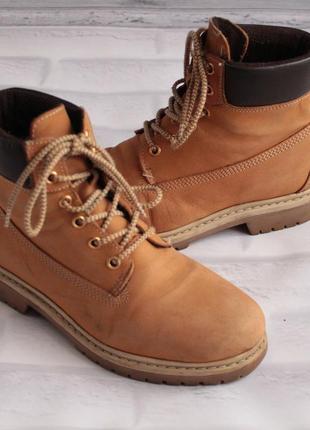Кожаные демисезонные ботинки на шнурках