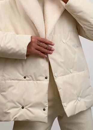 Найтрендовіша весняна курточка з плюшевим комірцем! ідеально підходить до класичного та спортивного стилю💕2 фото